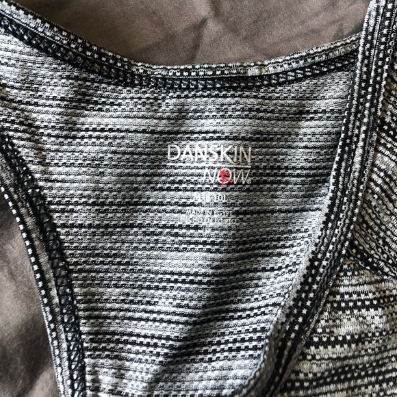 Women’s danskin workout top - Picture 2 of 2